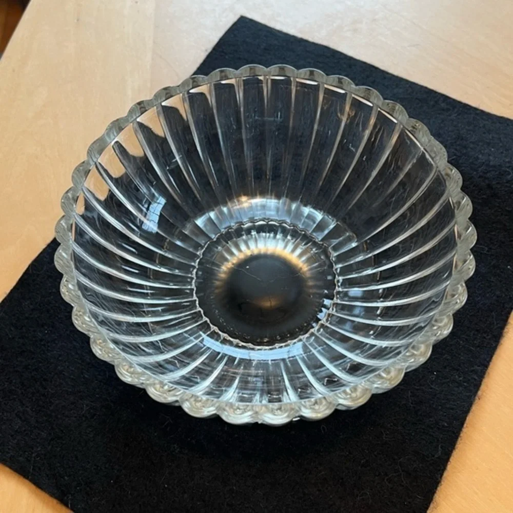 Vintage Jeannette Clear Glass Candy Dish with Lid. National Crystal Pattern.